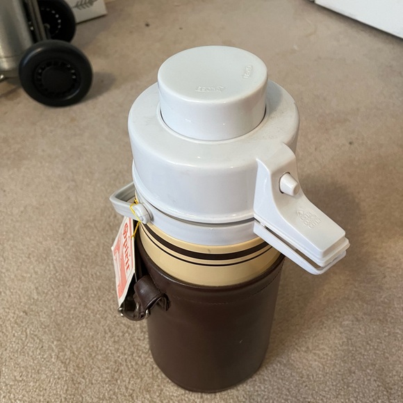 Spritzer top on the go drink dispenser in great shape - Picture 1 of 6